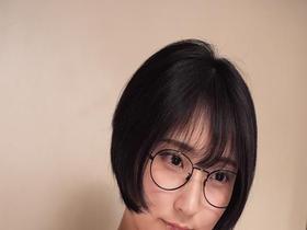 メガネを掛けた無垢な子に変態わいせつ行為をしたら・・・興味津々で欲しがり顔・・・初体験の生チ●コの感触に「本物は初めてです。」と懐き、トロけた顔で崩壊絶頂する地味カワで巨乳のパイパン●学生るか　サンプル画像05